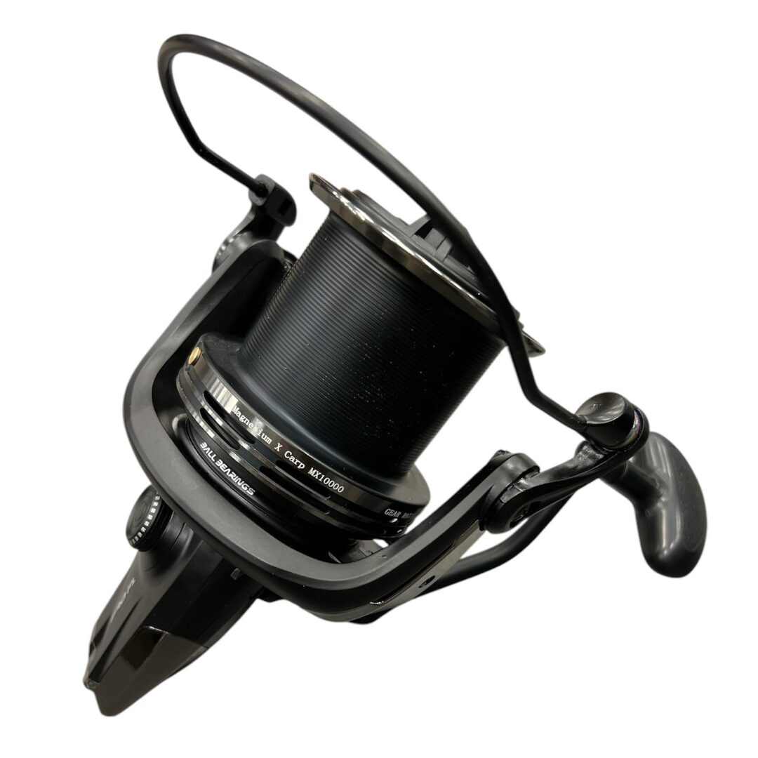 Макара PRO FL Magnesuim X Carp 10000 / 14000 – нов модел 2025 с метална шпула, 11+1 лагера, включени резервни части и мощен 18 кг драг.